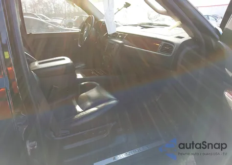 2010 Chevrolet Tahoe Ltz z USA, uszkodzony, nr VIN 1GNUKCE0XAR242420